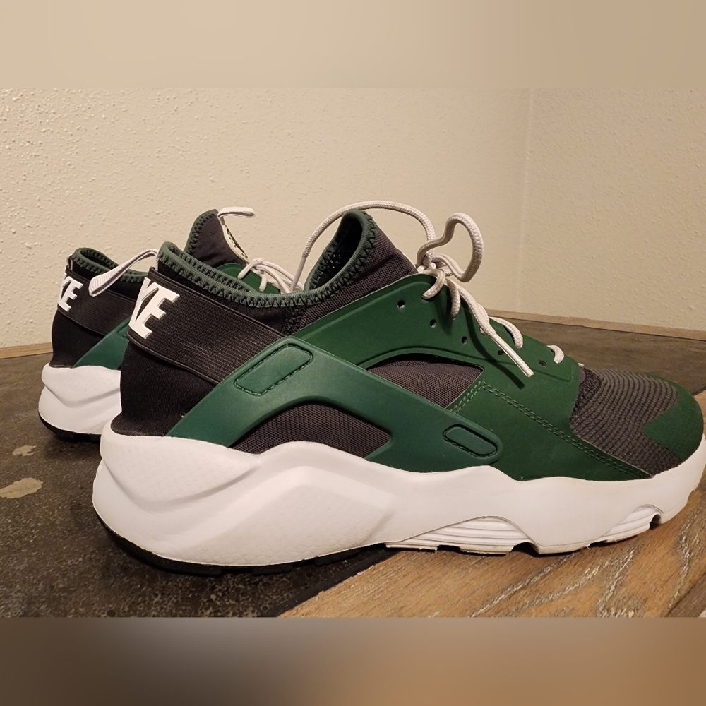 Green Nike Huarache Size 10